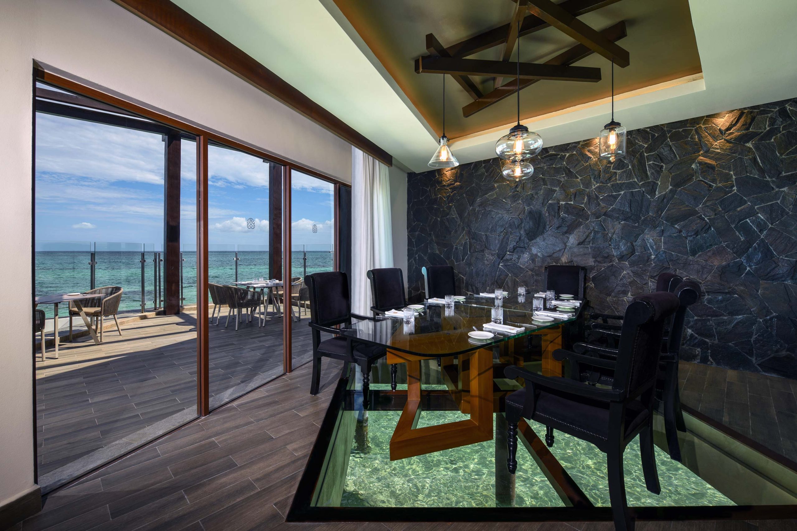 restaurant-overwater-grill-1